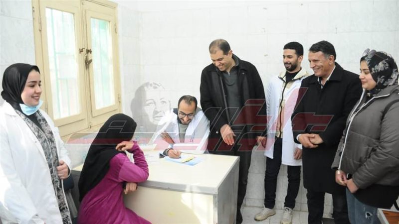 الكشف علي المواطنين