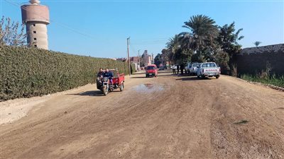 الوحدة المحلية ومديرية الطرق يتابعان تطوير كفاءة الشوارع والميادين بأهناسيا 