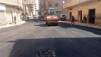 بتكلفة 12 مليون جنيه.. رصف 10 شوارع وتفريعاتها بديرمواس بالمنيا
