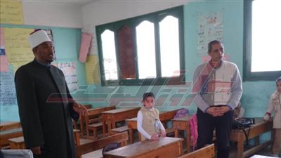 رئيس الإدارة المركزية لمنطقة كفر الشيخ الأزهرية يتابع أول يوم دراسي