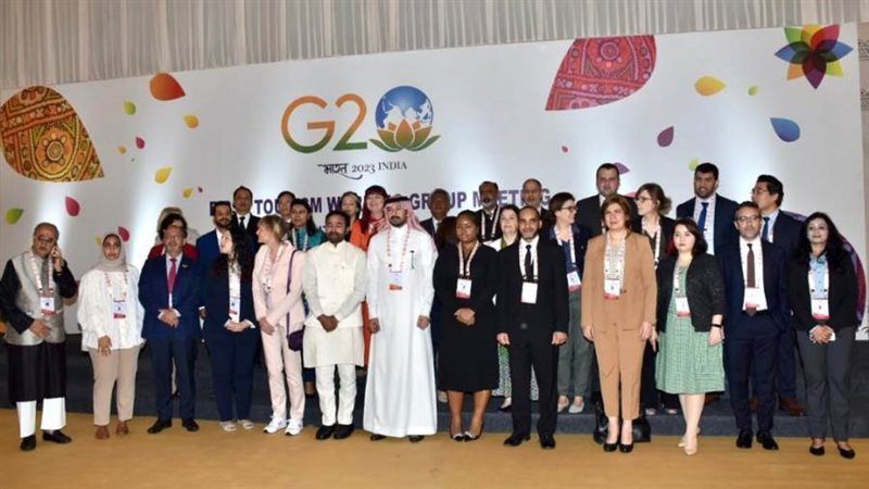 وزير السياحة خلال