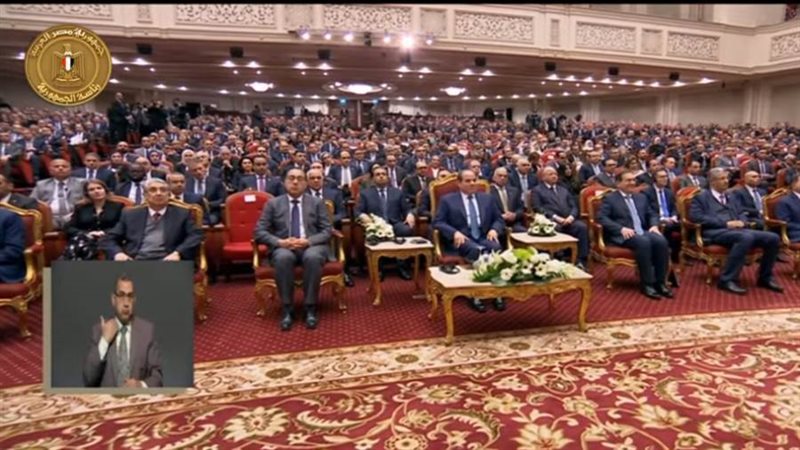 الرئيس السيسي يفتتح