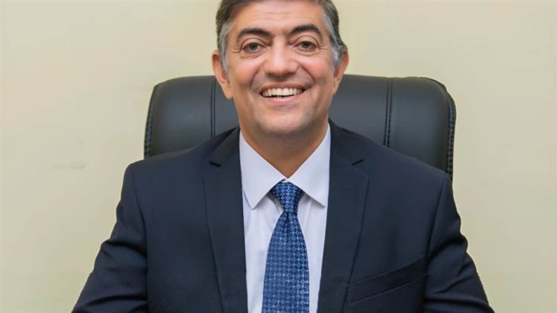 هشام عبدالعزيز رئيس