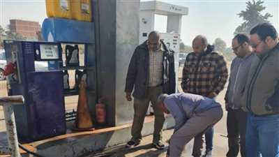 التحفظ على مواد غذائية مجهولة المصدر ومواد بترولية مهربة بناصر