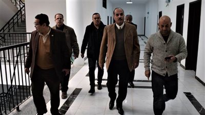 رئيس جامعة العريش يتفقد الدراسة ويلتقي الطلاب 