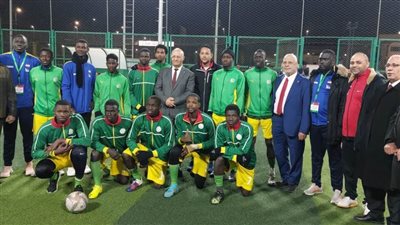 رئيس جامعة بنها يفتتح البطولة الدولية لخماسي كرة القدم للطلاب الوافدين