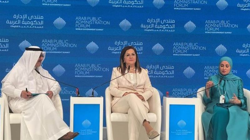 وزيرة التخطيط خلال