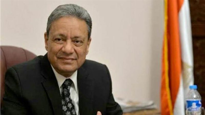 الكاتب الصحفي كرم