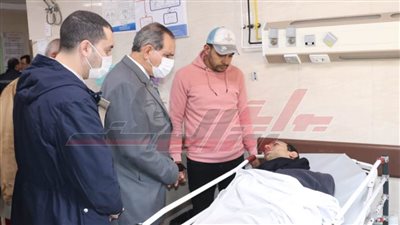محافظ كفر الشيخ يطمئن على مصابي حادث الطريق الدولي الساحلي