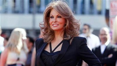 وفاة الممثلة وعارضة الأزياء الأمريكية راكيل ويلش عن 82 عاما