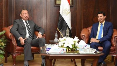 عاجل| الخطيب يثمن جهود وزير الرياضة ومساندته لبعثة الأهلي قبل التوجه إلى السودان