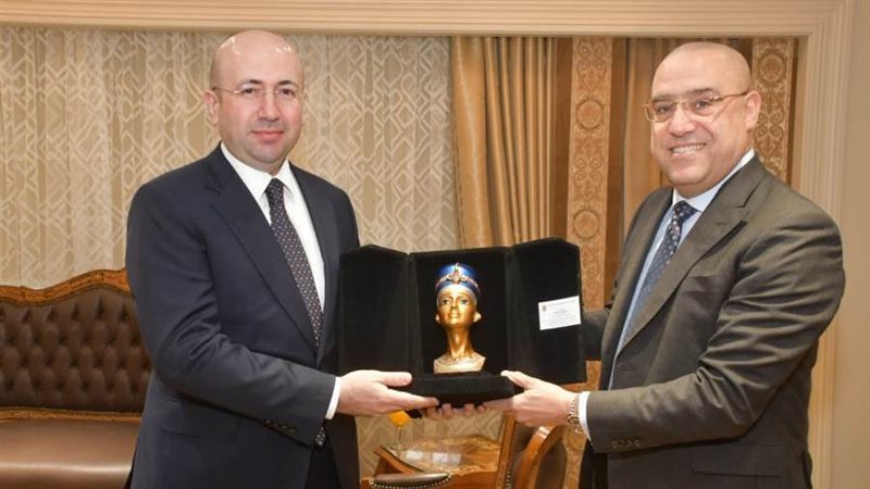 وزيرا الإسكان المصري