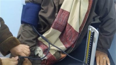 فريق مركز أسرة العزيزة بالدقهلية ينقذ أسرة أصيبت بالاختناق بسبب المدفأة