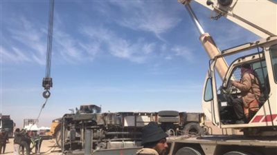 انقلاب شاحنة طوب ونجاة قائدها على طريق الخارجة بلاط 