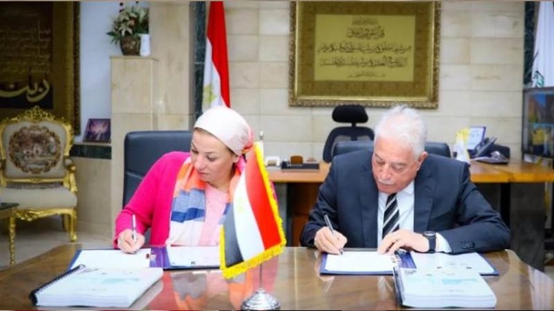 وزيرة البيئة ومحافظ