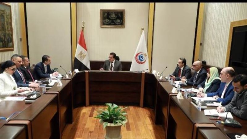 اجتماع وزير الصحة
