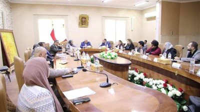 للتوسع في أنشطة التوعية بالقضايا السكانية.. محافظ الوادي الجديد يستقبل وفد الجمعية المصرية لتنظيم الأسرة 