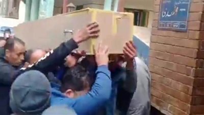 المئات يشيعون جنازة الشاب المتوفى بالأردن بمسقط رأسه فى بنها