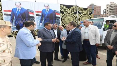 وزير التنمية المحلية ومحافظ المنوفية يشهدان اصطفاف المعدات الجديدة لدعم منظومة المخلفات