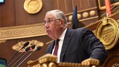 وزير الزراعة أمام 