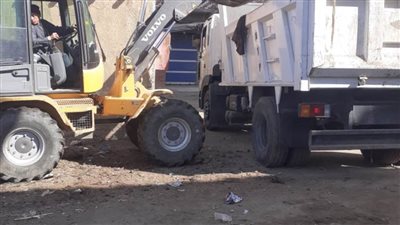 رفع 80 طن قمامة ومخلفات وإزالة تعدٍ ومتابعة مشروعات حياة كريمة بناصر