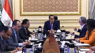 مدبولي يؤكد أهمية مشروعات التطوير للمنطقة الاقتصادية لقناة السويس في جذب الاستثمار لها