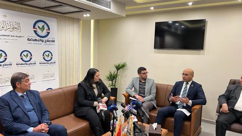 جلسة نقاشية لحزب