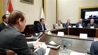 وزير الصحة يوجه بزيادة أعداد الفرق الطبية في ضوء احتياج منظومة العمل