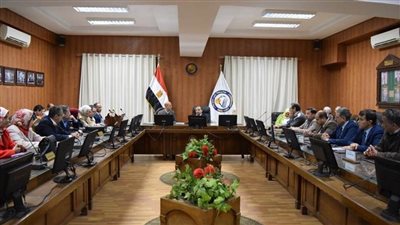 رئيس جامعة بني سويف يرأس اجتماع مجلس الدراسات العليا والبحوث