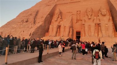 الشمس تتعامد على وجه رمسيس الثاني بأبوسمبل