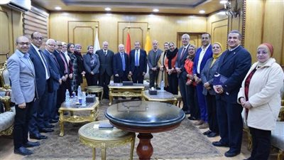 رئيس جامعة بني سويف يستقبل البروفيسور مستشار التعليم العالي بالمجلس الثقافي البريطاني