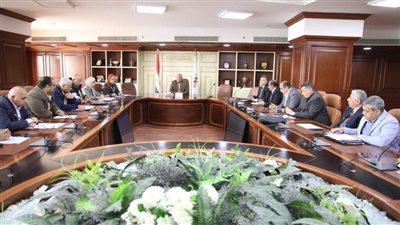 سكرتير بني سويف يناقش التقرير الفني لاشتراطات الأمن والسلامة للمنشآت الحكومية