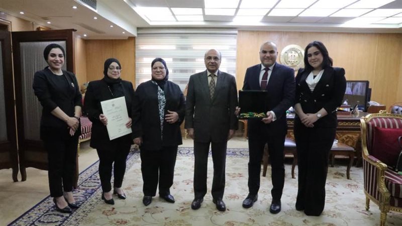 منح اسم المستشار