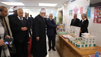 وكيل الأزهر ورئيس قطاع المعاهد الأزهرية يفتتحان معرضا فنيا