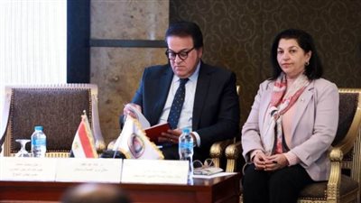 وزير الصحة يؤكد الدور المحوري لمهنتي التمريض والقبالة في مصر