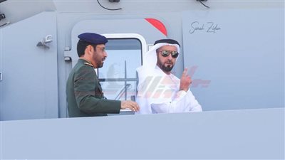سيف بن زايد يزور معرض الدفاع البحري 