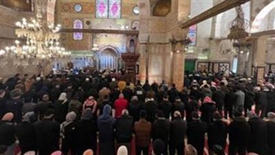 الفلسطينيون يقيمون صلاة 