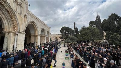  70 ألفا يؤدون صلاة الجمعة في المسجد الأقصى ومسيرة للتنديد بمجزرة 