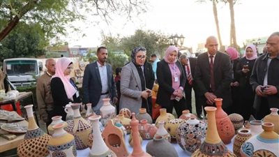 نائب محافظ الوادي الجديد تتفقد معرض المنتجات البيئية واليدوية