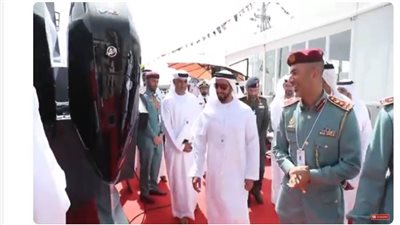 زيارة سيف بن زايد لمعرض الدفاع البحري 