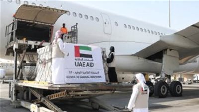 طائرة مساعدات إماراتية تصل مطار اللاذقية على متنها 8 سيارات اسعاف