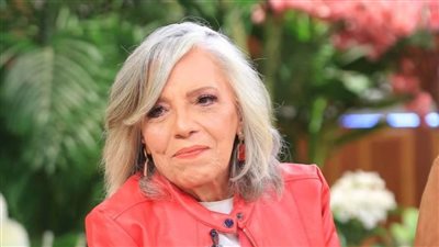 ردًا على انتقادات صورها الجريئة.. عارفة عبدالرسول: اللي بيديني مصروف يقطعه