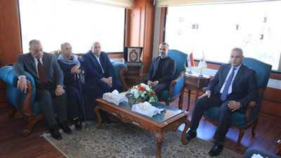 محافظ سوهاج يستقبل وفد الشعب الجمهوري لبحث سبل التعاون المشترك