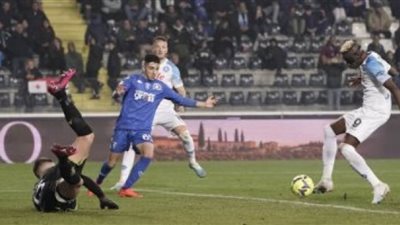 نابولي يواصل تربعه على صدارة الدوري الإيطالي بفوزه على إمبولي 2ـ0