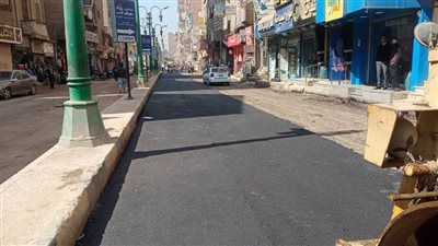 ضمن خطة المحافظة لرفع كفاءة الطرق.. رصف شارع الجلاء بحي شمال مدينة ملوي بالمنيا