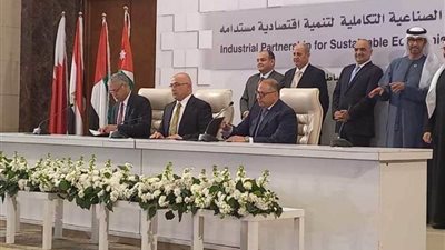 فوسفات مصر توقع عقود عمل مع الإمارات لإقامة مصنع كيماويات بتكلفة 400 مليون دولار