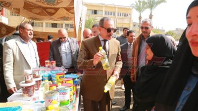 محافظ كفر الشيخ يتفقد معرض أهلا رمضان بقلين ويلتقي المواطنين
