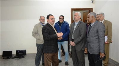 نائب رئيس جامعة أسيوط في جولة تفقدية تشمل مركز الاختبارات الإلكترونية وكلية التجارة والقرية الأوليمبية