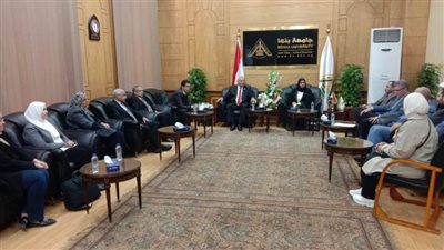 رئيس جامعة بنها والسفير البحرينى يبحثان سبل التعاون العلمى 