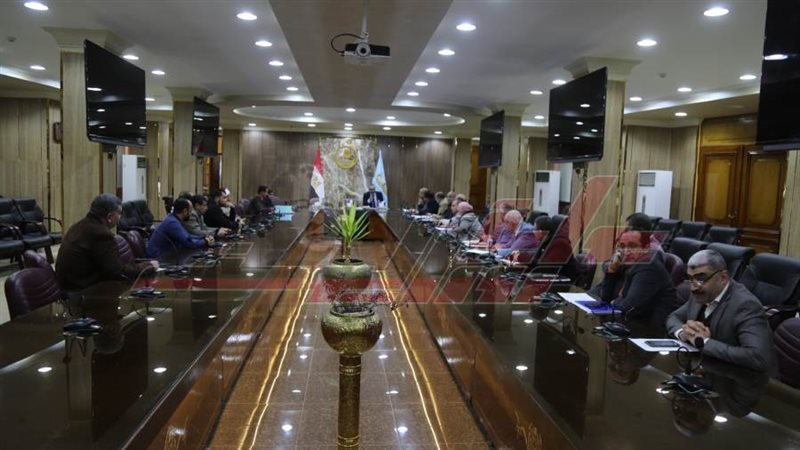 خلال الاجتماع